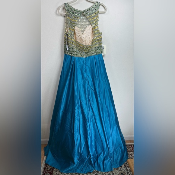 (P4) NWT Intrigue by Blush Prom Dress, Size 14 - Picture 3 of 14